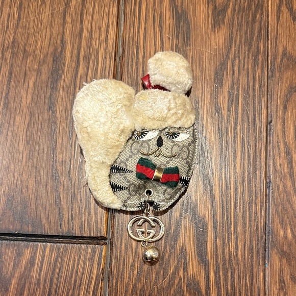Gucci Accessories - Gucci Beige and Red Key Holder